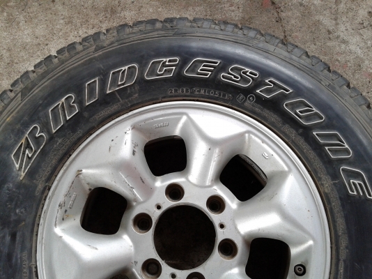 ขายล้อรถกระบะ 6 รู ยางบริสโตน ขอบ 15 ทั้งหมด 4 เส้น