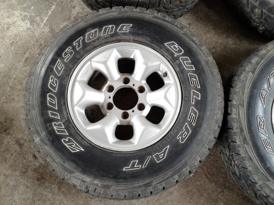 ขายล้อรถกระบะ 6 รู ยางบริสโตน ขอบ 15 ทั้งหมด 4 เส้น