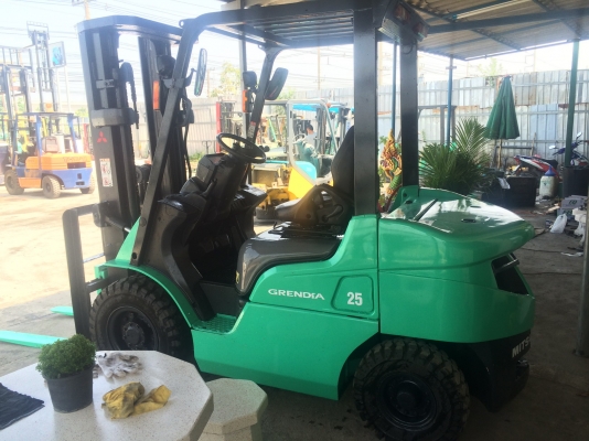 ขายรถยก โฟล์คลิฟ ญี่ปุ่น มิตซูรุ่นล่าสุด(GRENDIA) ดีเซลS4S ชั่วโมง5พันกว่า เกียร์ออโต้ "2.5 ตัน 4.75 เมตร"ระดับป้ายแดง 370,000 บาท 094-426-7888 จะเด็ด