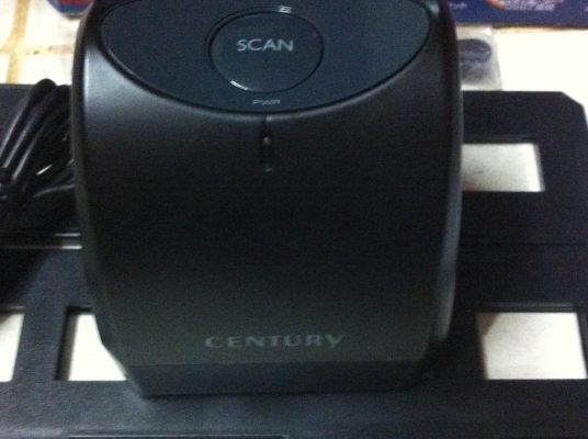 เครื่องสแกนอ่านฟิล์มและ สไลด์ CENTURY ขนาดพกพาใช้งานเชื่อมต่อกับคอมพิวเตอร์