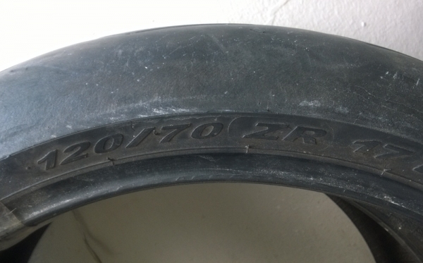 ขายยาง PIRELLI ลายตะเกียบหัก ขายยาง PIRELLI ลายตะเกียบหัก