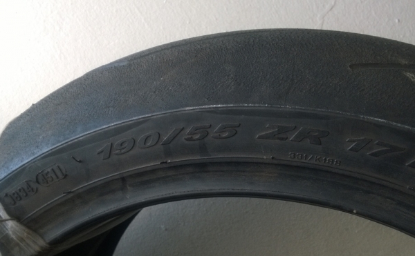 ขายยาง PIRELLI ลายตะเกียบหัก ขายยาง PIRELLI ลายตะเกียบหัก