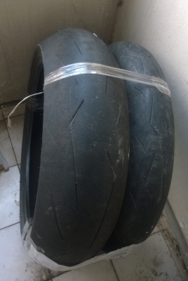 ขายยาง PIRELLI ลายตะเกียบหัก ขายยาง PIRELLI ลายตะเกียบหัก