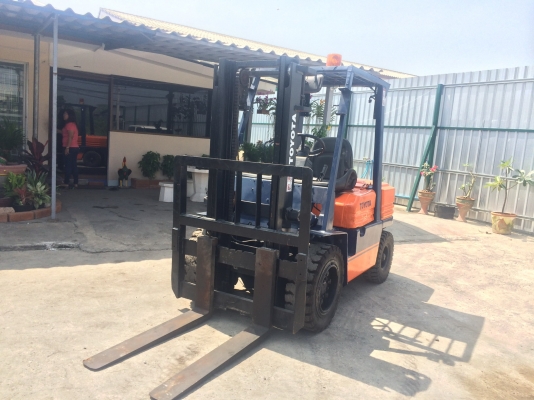 ขายด่วนๆ โฟล์คลิฟ TOYOTA รุ่น5 ยอดนิยม 3 ตัน เครื่องดีเซล1Zเครื่องดีเกียร์ดีมากๆ ยางเต็มๆแบตใหม่แกะกล่อง พร้อมใช้งาน 285,000 ฿ จะเด็ด