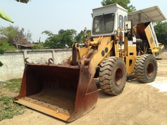 รถตัก KOMATSU 520 นำเข้าจากญี่ปุ่น สวย พร้อมใช้งาน ขายถูก 090-986-2521 รถตัก KOMATSU 520 นำเข้าจากญี่ปุ่น สวย พร้อมใช้งาน ขายถูก 090-986-2521