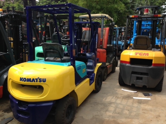 รถยกโคมัสสึรุ่น 12 ยก 2.5 ตัน เสาสูง 4.50 เมตร เครื่องดีเซล เกียร์ออโต้