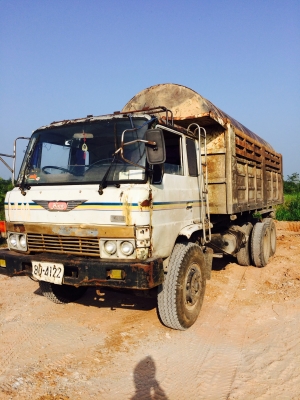 สิบล้อดั้ม 2 เพลา ฮีโน่ 185 แรงม้า ไม่เคยทำสี เดิม ตามสภาพเลยคับ