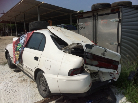 ขายรถอุบัติเหตุ พร้อมเล่มทะเบียน ราคาเบาๆ toyota corona สีขาว