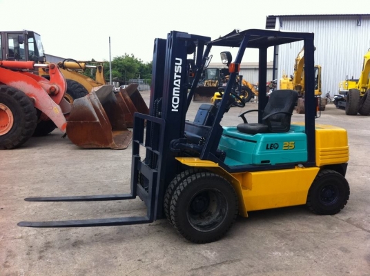 FORK LIFT KOMATSU 2.5 TON