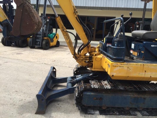 รถขุด KOMATSU PC30-6