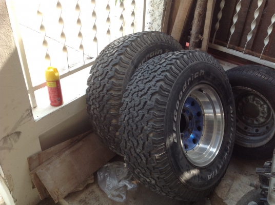 ยาง 31 B F. พร้อมแม็กขอบ15หน้าแม็กกว้าง8นิ้วสภาพสวย2วง7000บาท