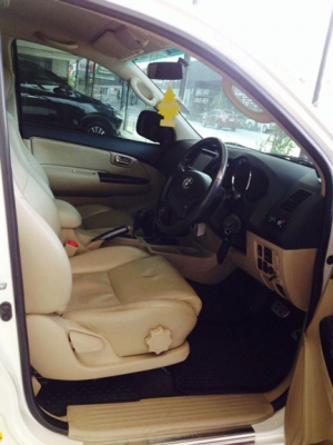 TOYOTA FORTUNER 3.0 V (4 WD) TRD SPORTIVO ปี 2008 เกียร์ออโต้ สีขาว