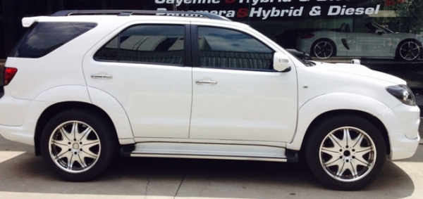 TOYOTA FORTUNER 3.0 V (4 WD) TRD SPORTIVO ปี 2008 เกียร์ออโต้ สีขาว TOYOTA FORTUNER 3.0 V (4 WD) TRD SPORTIVO ปี 2008 เกียร์ออโต้ สีขาว