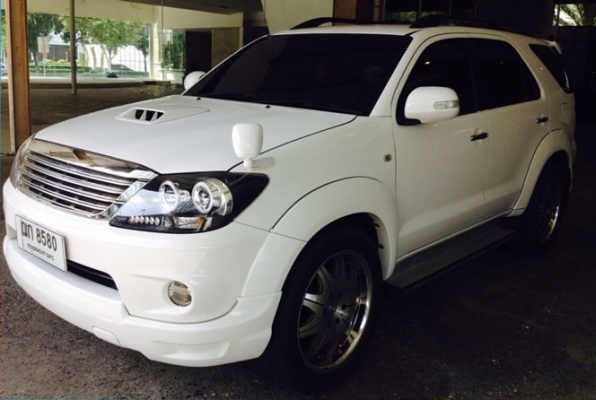 TOYOTA FORTUNER 3.0 V (4 WD) TRD SPORTIVO ปี 2008 เกียร์ออโต้ สีขาว TOYOTA FORTUNER 3.0 V (4 WD) TRD SPORTIVO ปี 2008 เกียร์ออโต้ สีขาว