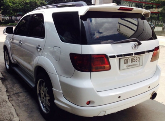 TOYOTA FORTUNER 3.0 V (4 WD) TRD SPORTIVO ปี 2008 เกียร์ออโต้ สีขาว TOYOTA FORTUNER 3.0 V (4 WD) TRD SPORTIVO ปี 2008 เกียร์ออโต้ สีขาว