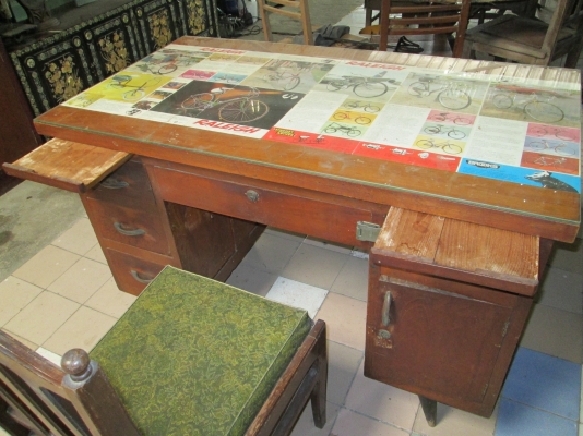 โต๊ะบัญชีใหญ่  ปูกระจก ไม้สักแท้  โบราณ  แข็งแรง  ทนทาน