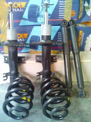 ขายชุดโช๊กหน้าหลังรถตู้โฟล์คปี06-08