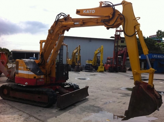 รถขุด KATO HD50UR
