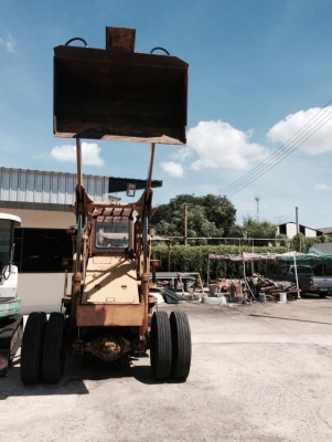 รถตักล้อยาง TCM SD23Y3