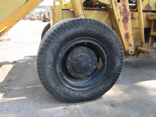 รถตักล้อยาง TCM SD23Y3