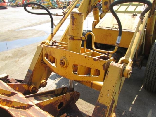 รถตักล้อยาง TCM SD23Y3