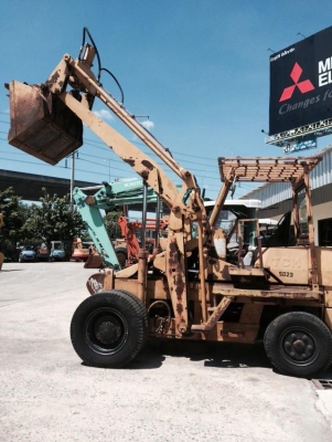 รถตักล้อยาง TCM SD23Y3