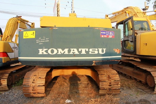 AUC 7 Code 107 รถขุดใหญ่ KOMATSU PC200-3 ราคา เริ่มต้นการประมูล 700,000 บาท AUC 7 Code 107 รถขุดใหญ่ KOMATSU PC200-3 ราคา เริ่มต้นการประมูล 700,000 บาท