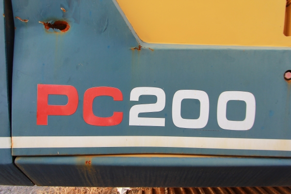 AUC 7 Code 107 รถขุดใหญ่ KOMATSU PC200-3 ราคา เริ่มต้นการประมูล 700,000 บาท AUC 7 Code 107 รถขุดใหญ่ KOMATSU PC200-3 ราคา เริ่มต้นการประมูล 700,000 บาท