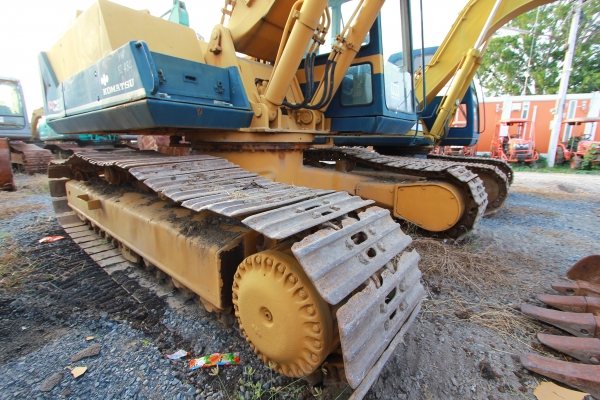 AUC 7 Code 107 รถขุดใหญ่ KOMATSU PC200-3 ราคา เริ่มต้นการประมูล 700,000 บาท AUC 7 Code 107 รถขุดใหญ่ KOMATSU PC200-3 ราคา เริ่มต้นการประมูล 700,000 บาท