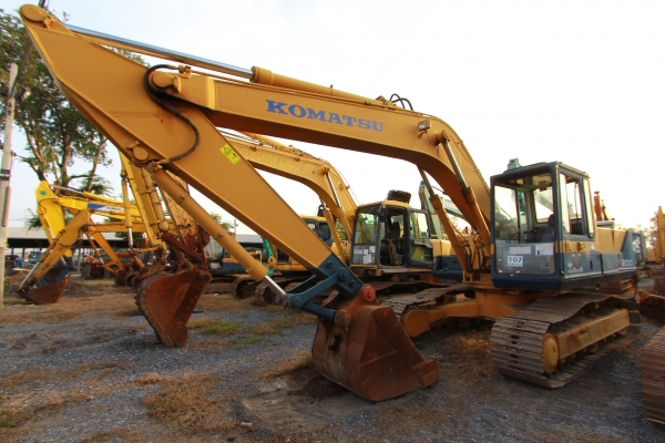 AUC 7 Code 107 รถขุดใหญ่ KOMATSU PC200-3 ราคา เริ่มต้นการประมูล 700,000 บาท AUC 7 Code 107 รถขุดใหญ่ KOMATSU PC200-3 ราคา เริ่มต้นการประมูล 700,000 บาท