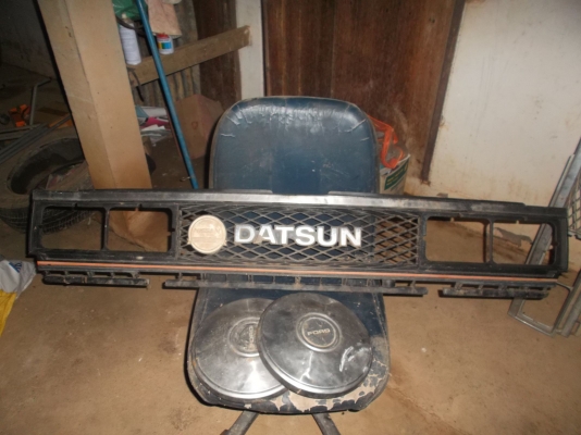 กระจังหน้า ดัสสัน 620 720 ราคาถูก กระจังหน้า ดัสสัน 620 720 ราคาถูก