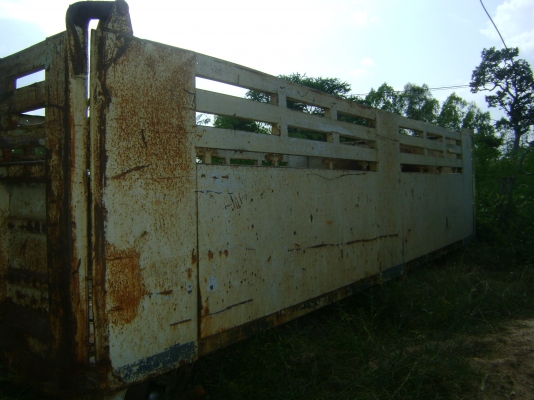 กระบะดัมท์ พร้อมอุปกรณ์  ถอดจาก ROCKY ราคา 90,000  บาท