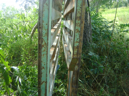 แผงข้างเหล็ก  ขายเป็นกิโลๆ ละ   35  บาท