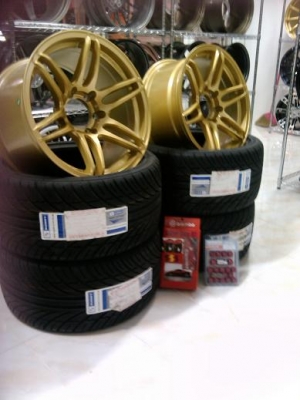 ขายล้อแม็กซ์พร้อมยางพร้อมใส่