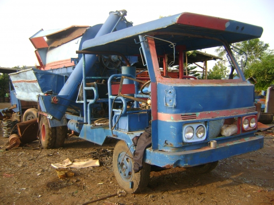 รถสีข้าว  เครื่อง EH700  168 แรง  6ฟุต ราคา 105,000 บาท