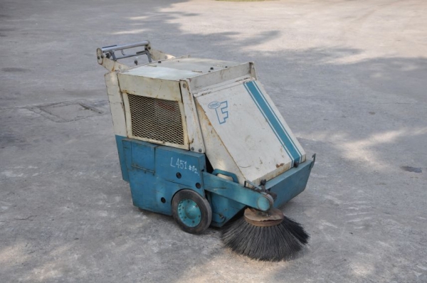 ขายเครื่องทำความสะอาดTENNANT170E(ไฟฟ้า) สภาพสวยเดิมจากญี่ปุ่น 25,000เท่านั้น!!