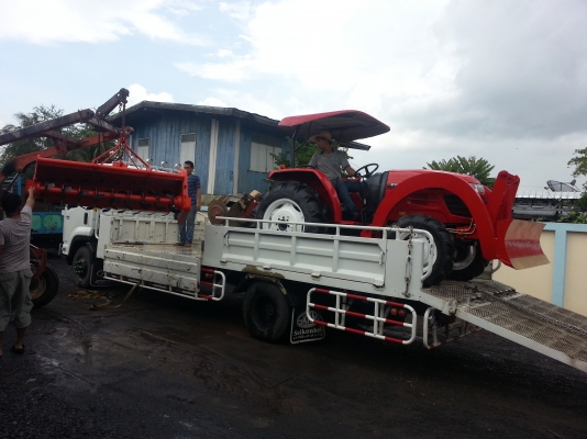 ยันร์ม่า EF352T 4 WD 2 เพลา ใบมีดหน้าคานโค้ง ผาน 6CMT ใช้งานใด้ปรกติ