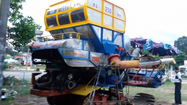 ดูการเกี่ยวได้วันอาทิตย์ไปเกี่ยวศรีเกษ490000เช็คพร้อมเกี่ยว ทำสีให้ใหม่