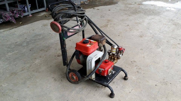 เครื่องฉีดยาแรงดัน พร้อมสายฉีด  เก่าญี่ปุ่น สภาพดี เครื่องพร้อมใช้งาน