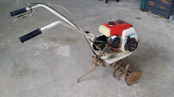 รถพรวนดินเดินตามขนาดเล็ก MITSUBISHI เก่าญี่ปุ่น พร้อมชุดพรวนดิน สภาพดี รถพร้อมทำงาน เครื่องยนต์ติดง่าย เหมาะพรวนดินแปลงขนาดกลาง-เล็ก ประหยัดน้ำมันเคลื่อนที่ง่าย