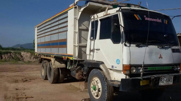 ขายสิ้บล้อ527MAสองเพลาด้ำรถมือเดียวป้ายแดงกะบะปีเนียมสวยพร้อมใช้