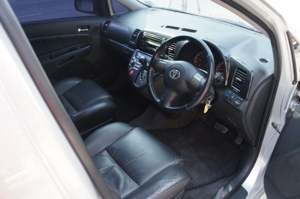 TOYOTA WISH ปี 2004 ขายรถสวย ARIBAG คู่ เบรคระบบ ABS กระจกไฟฟ้า เบาะหนัง แอร์เย็น ระบบไฟใช้งานปกติ เครื่องดี ช่วงล่างแน่น ล้อ MAX ภายในสวย สีสวย รถพร้อมใช้งาน จัดไฟแนนได้