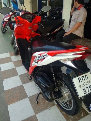 รถสวยใสดูดีสุดๆ Honda Click 125 i สีขาวแดง ลาย Street ใหม่ล่าสุด รถสวยใสดูดีสุดๆ Honda Click 125 i สีขาวแดง ลาย Street ใหม่ล่าสุด