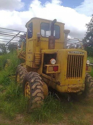 ***ขายแล้วครับขอบคุณ Truck2hand <<ถูกๆจัดให้ ร่วมสู้ด้วยกัน พี่น้องครับ !!>>ขายรถเกรดเดอร์ MOTOR GRADER KOMATSU GD376H CLOSECAB S.No.3268 (เทียบเท่า CAT120-G) เอวแข็ง เก๋งตู้ เครื่องเดิมปั้มเดิม เครื่อง CUMMINS NH-220 125HP 6สูบ เครื่องดี แน่น