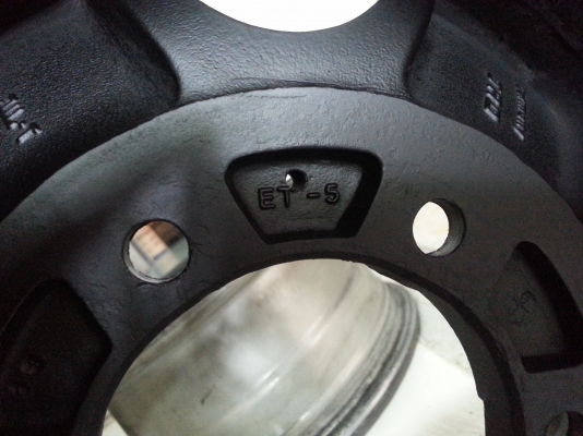 แม็ก jrd ขอบ15&times;7.5 ET -5 6รู139พร้อมยาง 265/70/15ถูกๆ สวยๆ