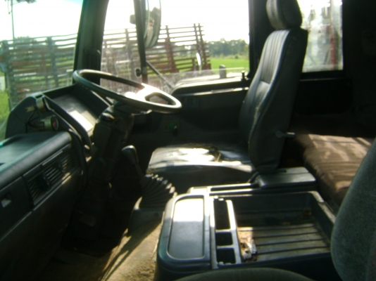 เครื่อง HO7 C 185 แรง พร้อมหางรถเกี่ยว  ราคา 700,000 บาท