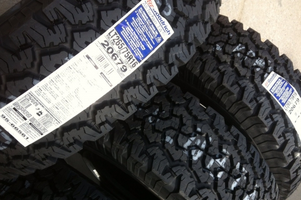 ขายยางใหม่ BF Goodrich All-terrain/ Mud-Terrain KM2 มีหลายขนาด ขายยางใหม่ BF Goodrich All-terrain/ Mud-Terrain KM2 มีหลายขนาด