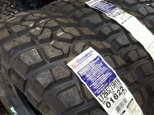 ขายยางใหม่ BF Goodrich All-terrain/ Mud-Terrain KM2 มีหลายขนาด ขายยางใหม่ BF Goodrich All-terrain/ Mud-Terrain KM2 มีหลายขนาด