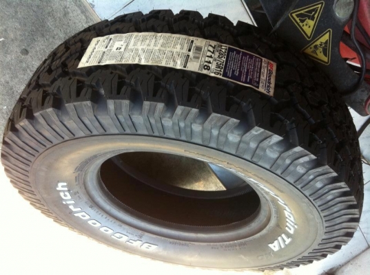 ขายยางใหม่ BF Goodrich All-terrain/ Mud-Terrain KM2 มีหลายขนาด ขายยางใหม่ BF Goodrich All-terrain/ Mud-Terrain KM2 มีหลายขนาด