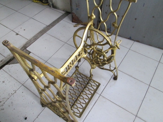 เหล็กหล่อโบราณ  หาไม่ค่อยมีแล้ว   ลายสวยจริงๆๆ